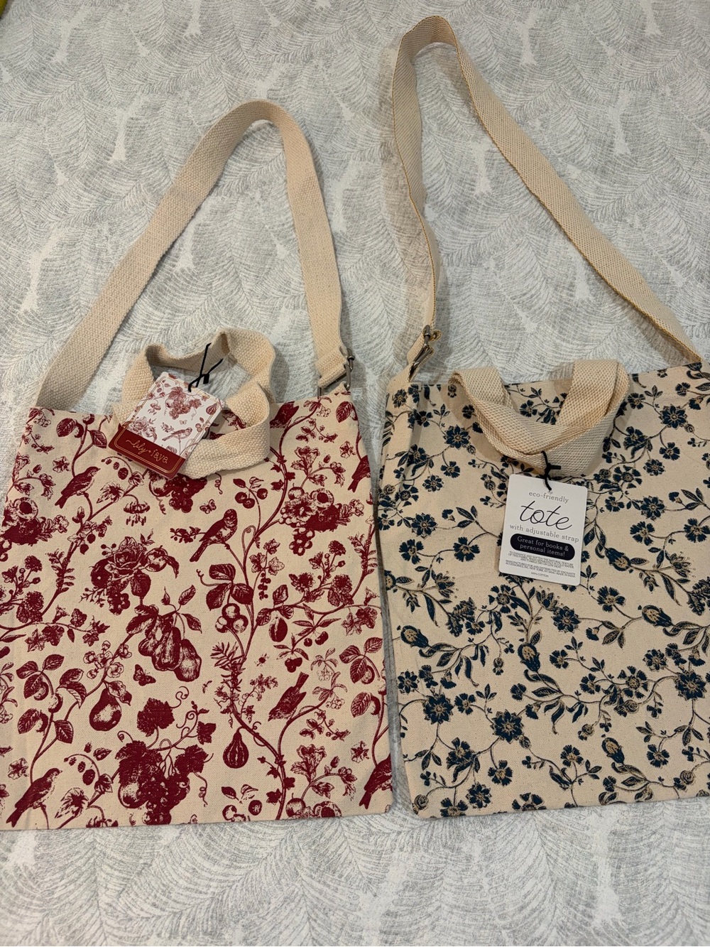 Cross body tote lot